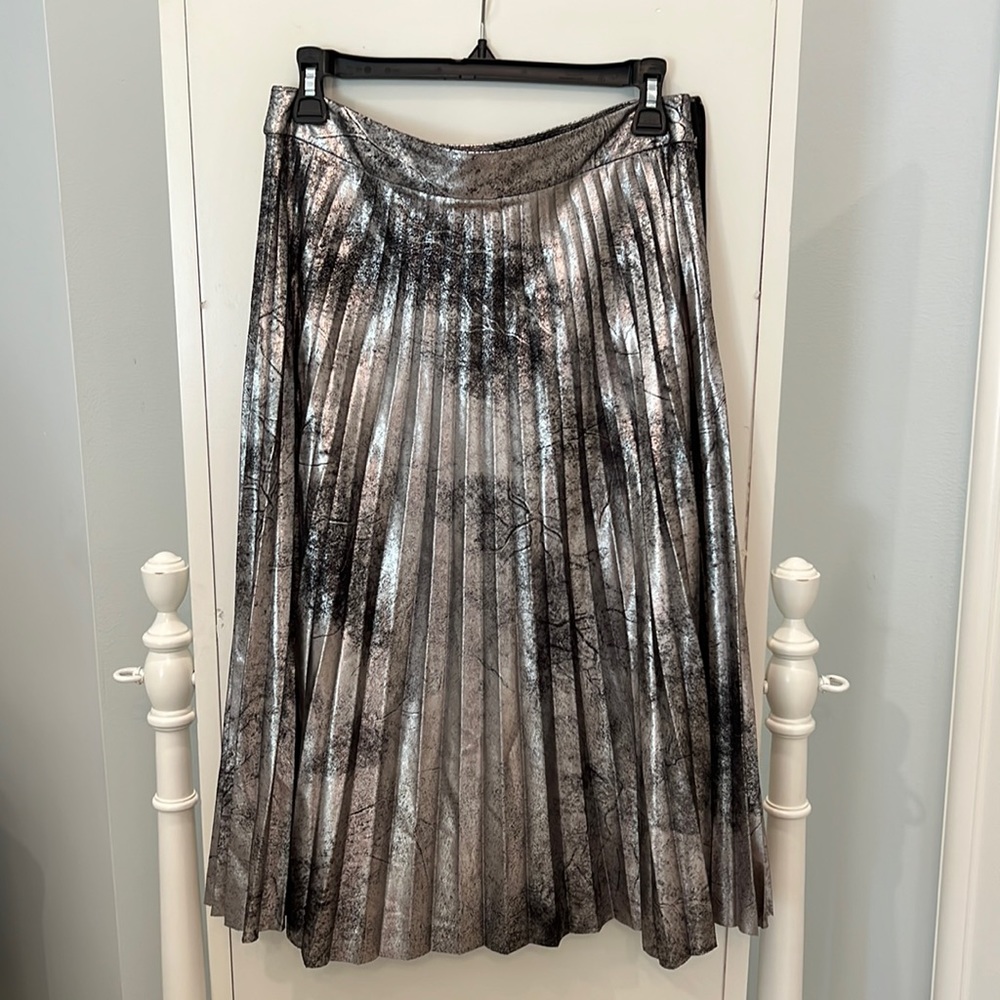 Halogen metallic skirt. size: Medium